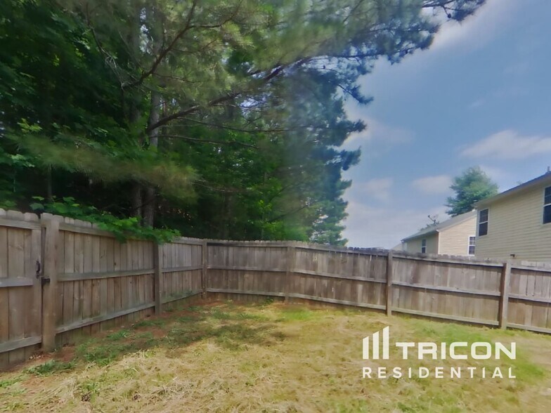Building Photo - 239 Silver Ridge Dr