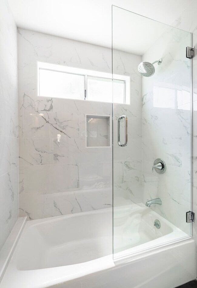 Building Photo - Beautifully Renovated Woodland Hills Home