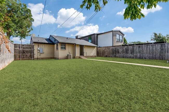 Building Photo - 4812 Wateka Dr