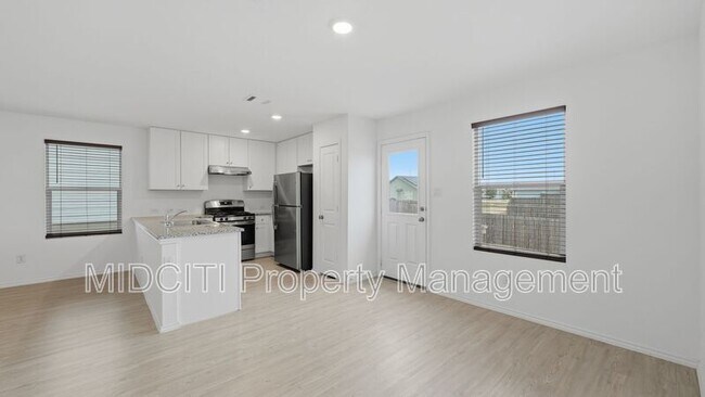 Building Photo - 2713 Green Finch