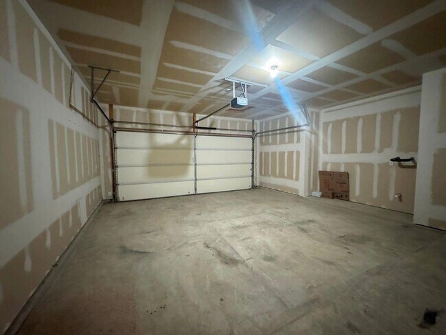 Building Photo - 120 Kingfisher Ln
