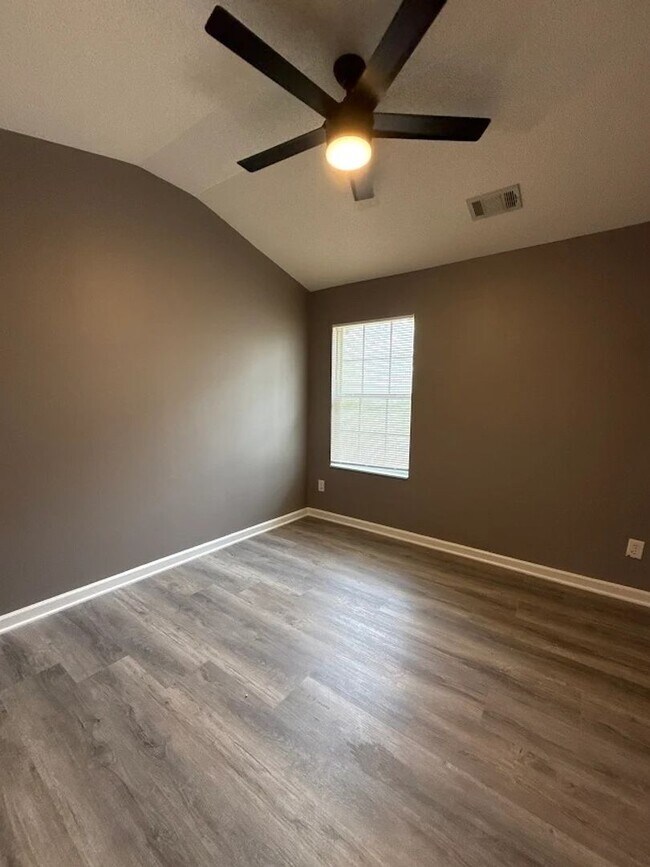 Building Photo - 2614 Parkway Trail