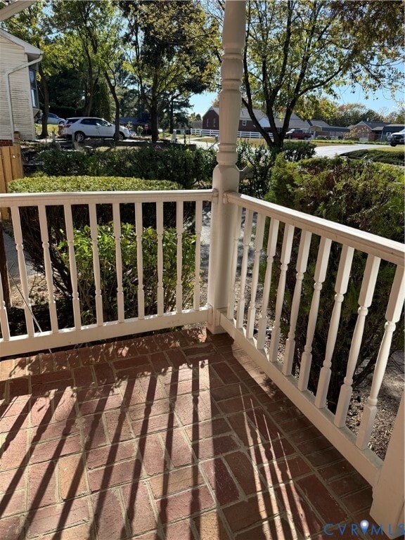 Building Photo - 8 English Oak Cir