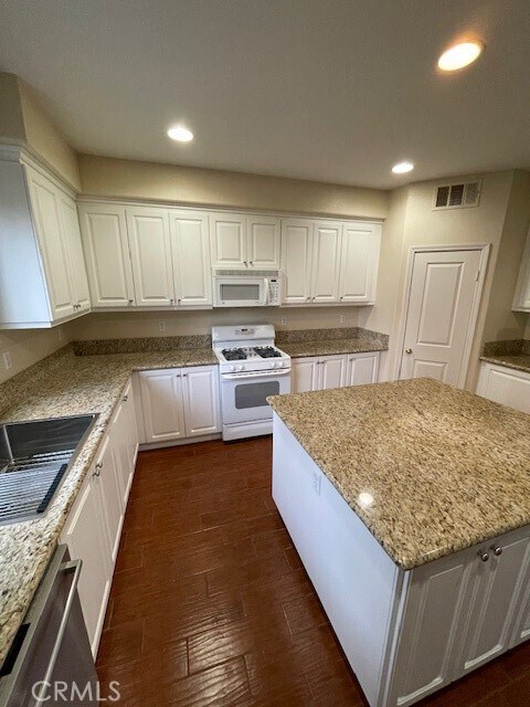 Building Photo - 42621 Hussar Ct