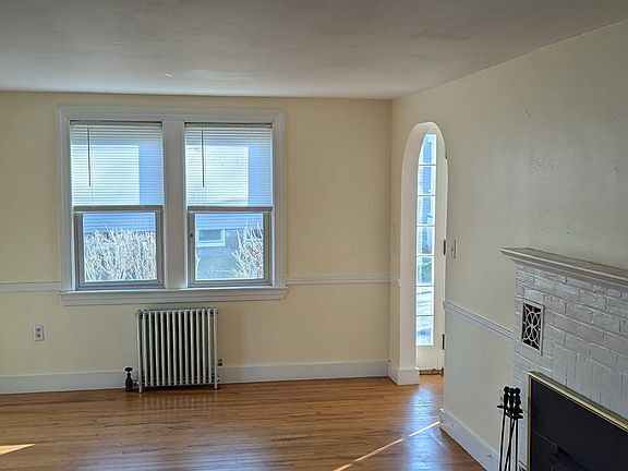 Building Photo - Comfortable home