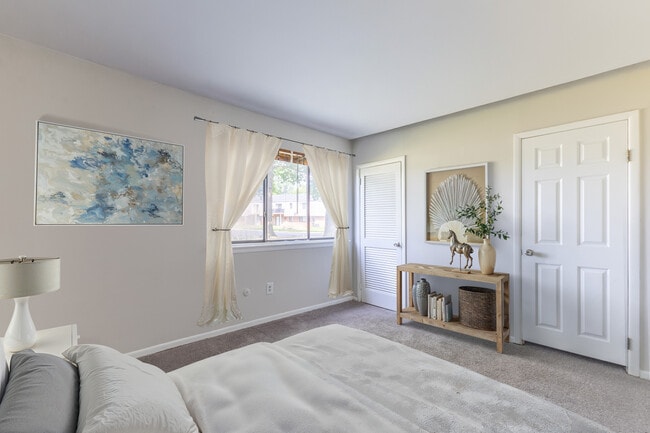 Building Photo - Waterside Village