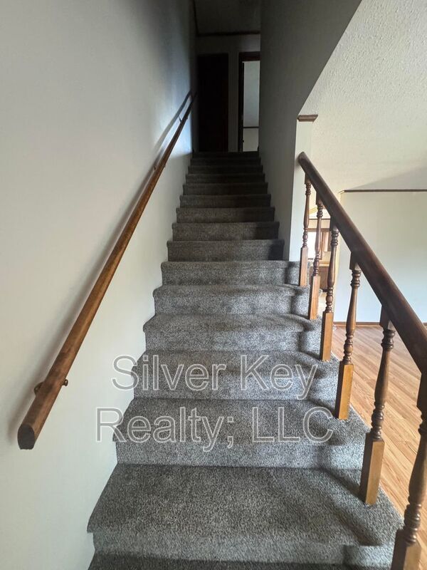 Building Photo - 611 Ingleside Ave