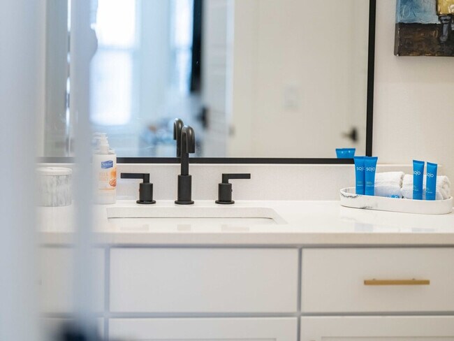 Building Photo - 2612 SW Livingston Square