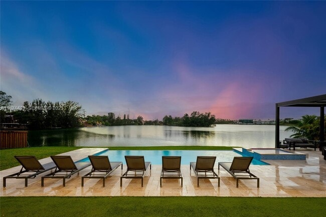 Building Photo - 5420 SW 72nd Ave