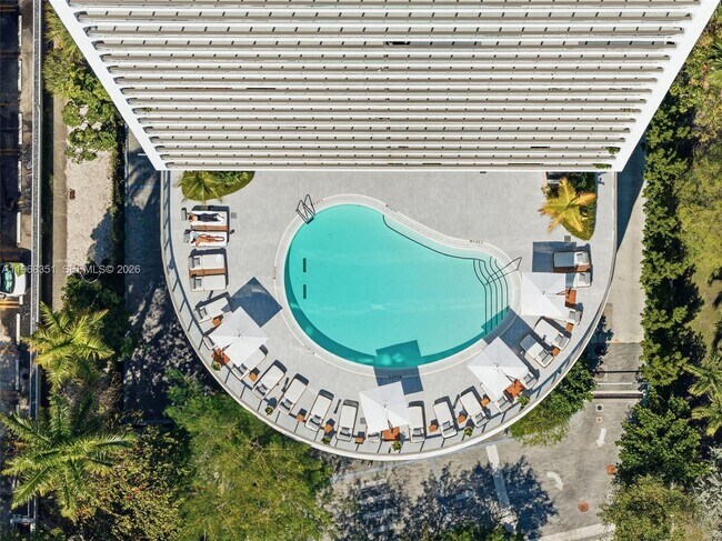 Building Photo - 2678 Tigertail Ave