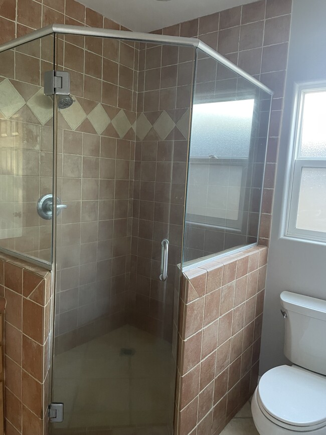 Master Bath - 3846 Huron Ave