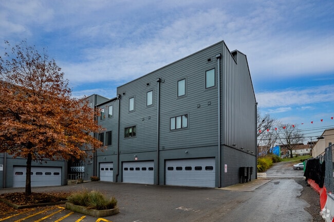 Building Photo - Six 10 Merritt