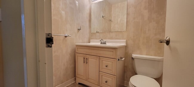 Building Photo - Top floor unit with a stunning open view! Walk to Longwood!