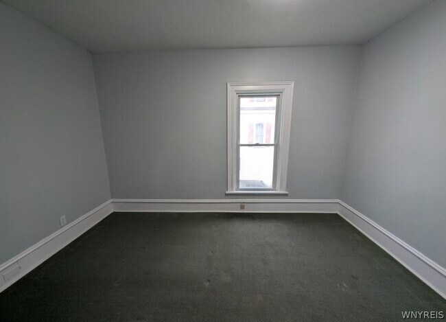 Building Photo - 627 Deer St