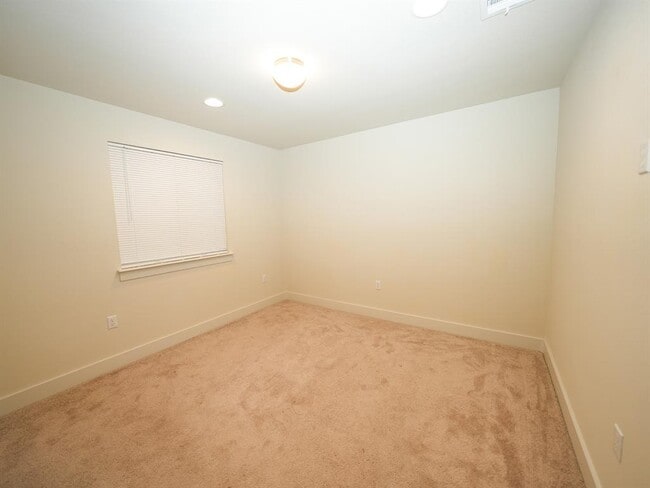 Building Photo - 10613 Harwood Overlook Cove