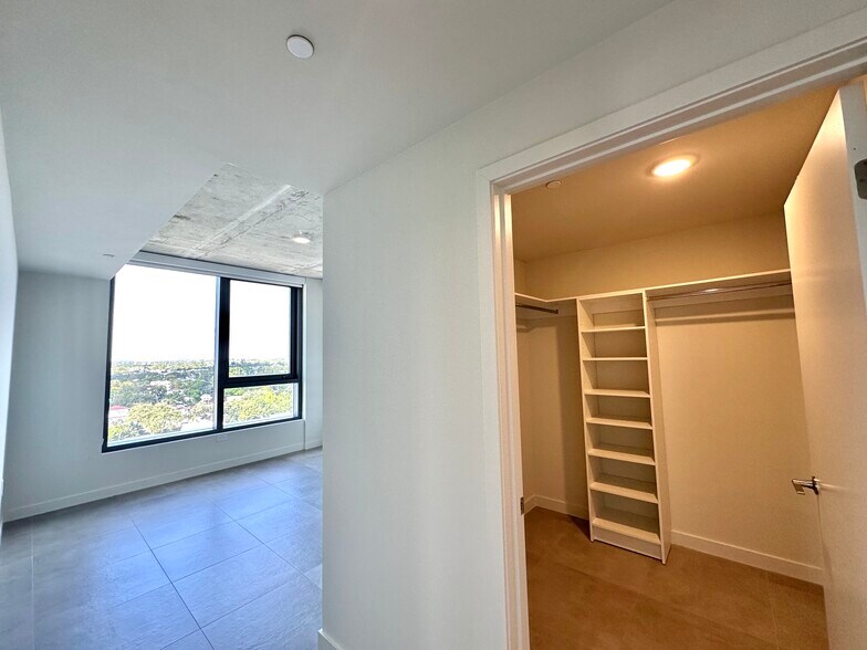 Building Photo - 321 NW 31st St