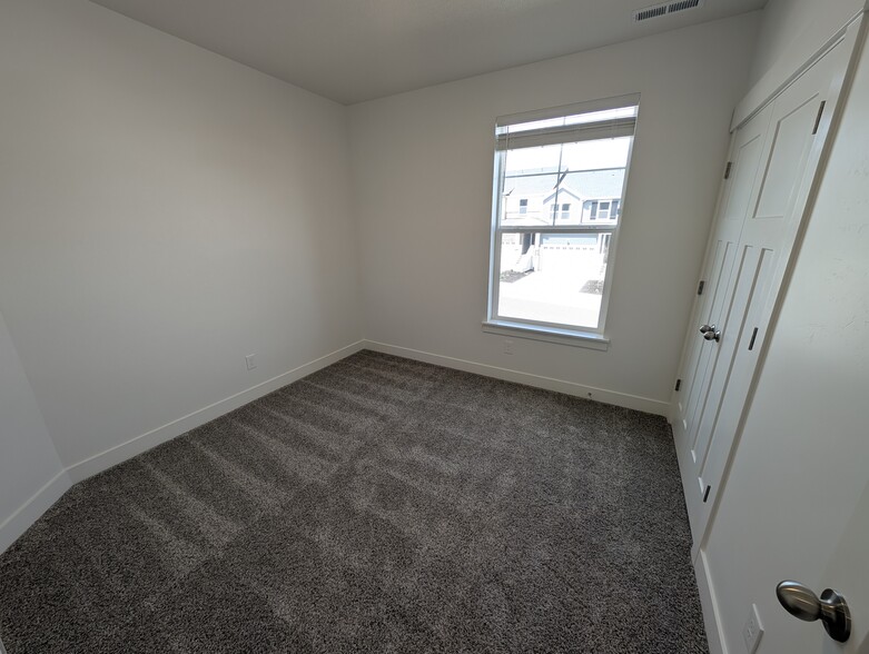 Building Photo - 3993 W Big Horn Dr