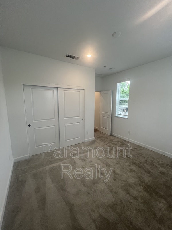 Building Photo - 1819 Chandler Dr