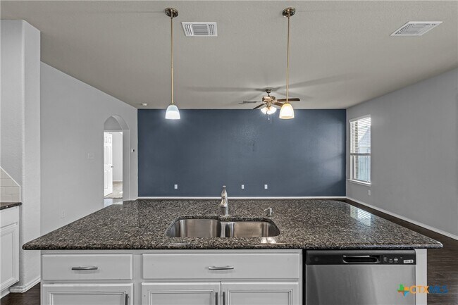 Building Photo - 1310 Stonewall Ridge