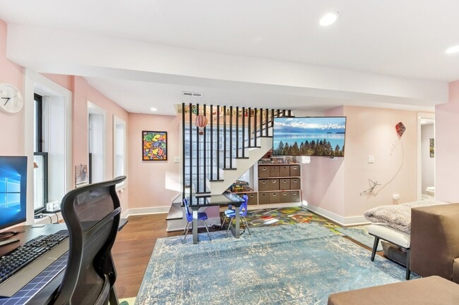 Building Photo - 1717 N Hudson Ave