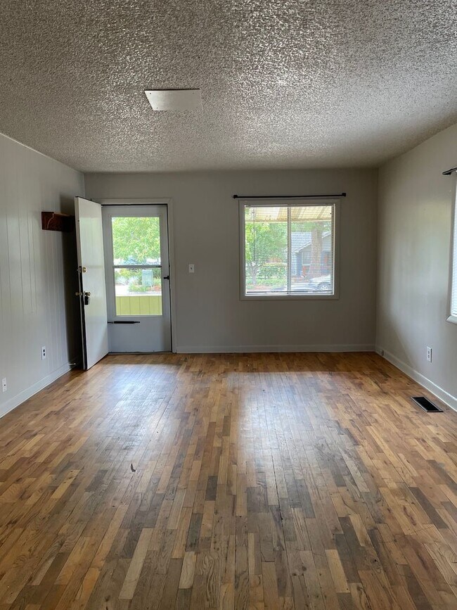 Building Photo - 4 Bed 2 Bath Old Town Fort Collins Home on Corner Lot