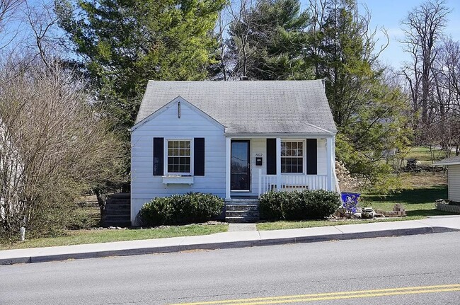 Primary Photo - Three Level Home Near Campus