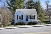 Building Photo - Three Level Home Near Campus