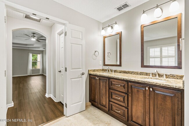 Building Photo - 1892 Vista Lakes Dr