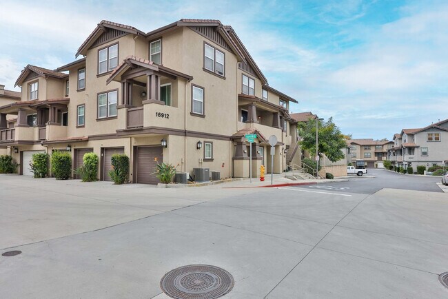 Building Photo - 16913 Laurel Hill Ln