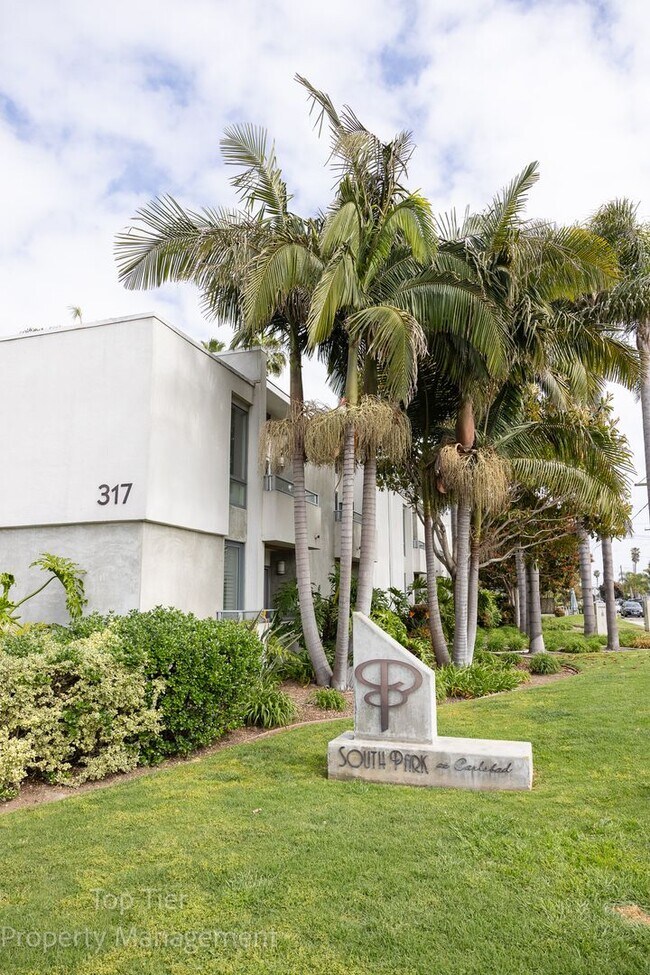 Building Photo - 2-bed, 2-bath 972sqft condo, walking distance to beach in Carlsbad Village, literally one block o...