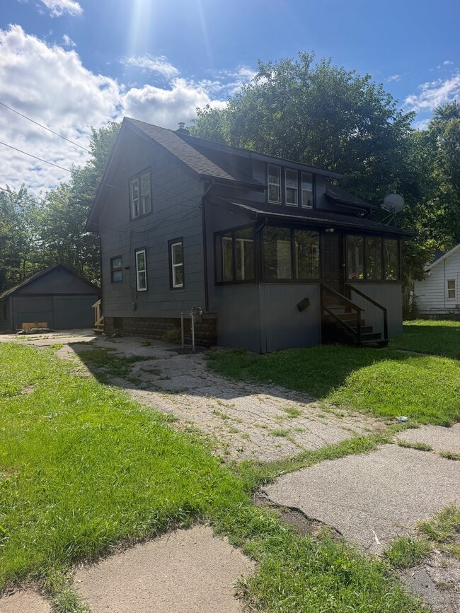 Building Photo - 1027 Alvord Ave