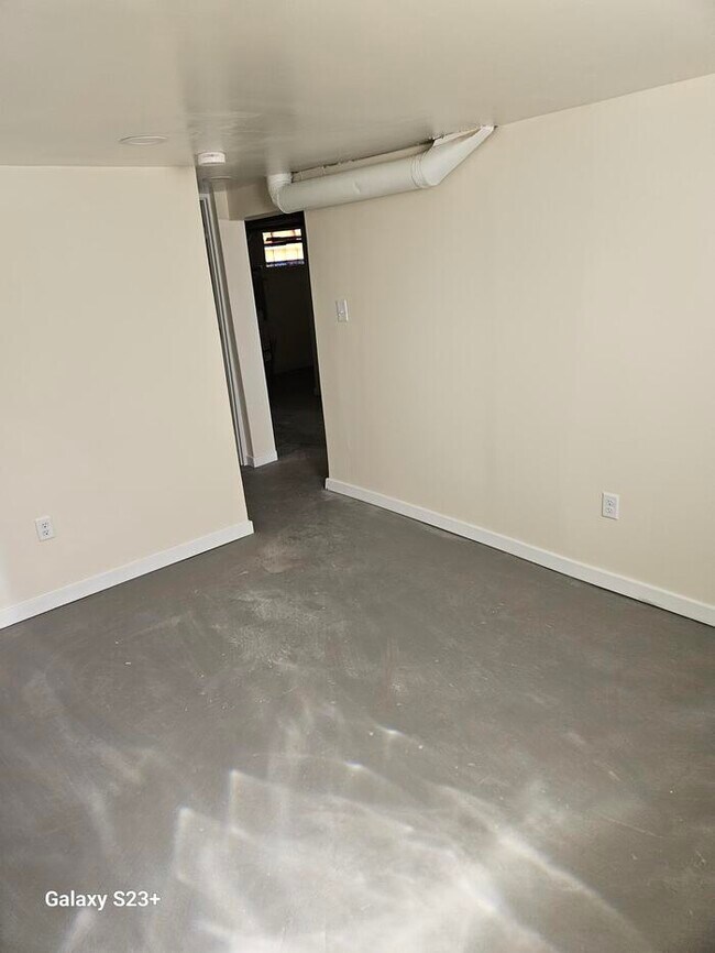 Building Photo - Newly rehabbed home