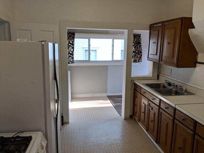 Building Photo - 913 N Jenison Ave