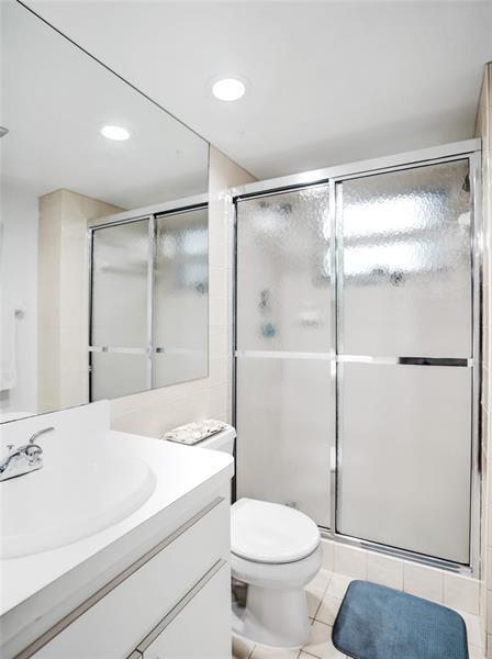 Building Photo - 1212 SE 2nd Ct