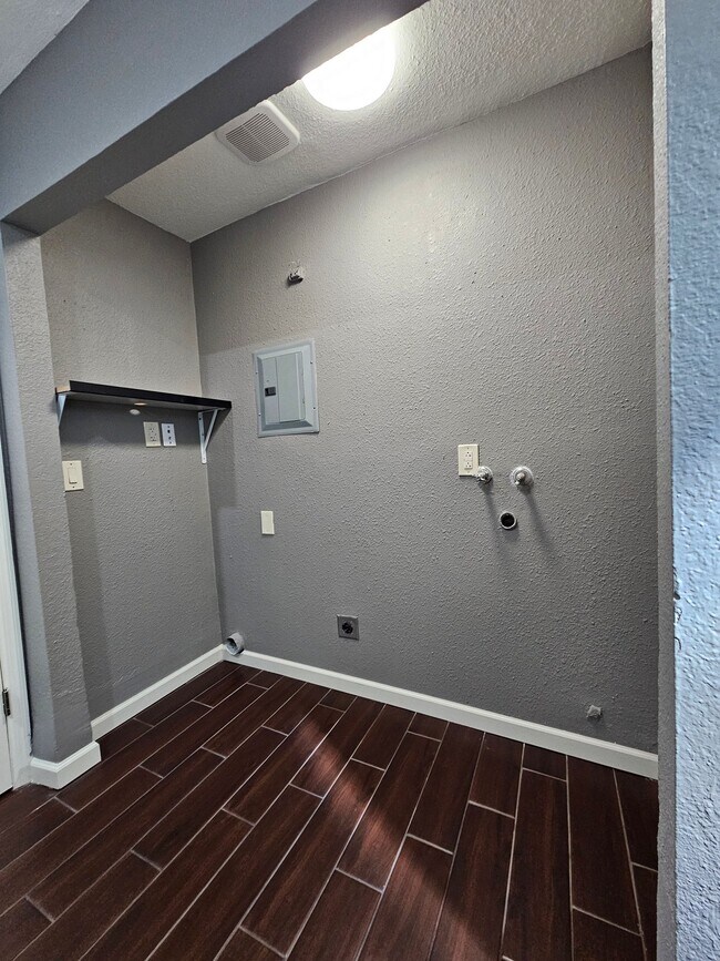 Building Photo - 2538 Antoine Ct