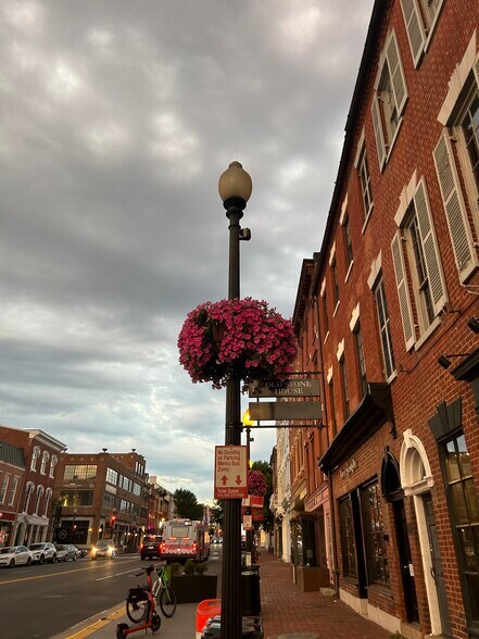 Georgetown (surrounding area) - 3039 M St NW