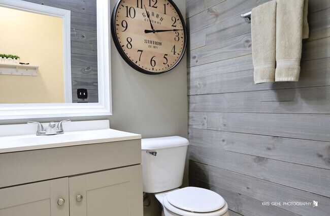 Building Photo - 398 S Jade Ln