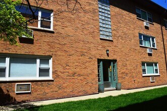 Building Photo - 214 S Oak Park Ave