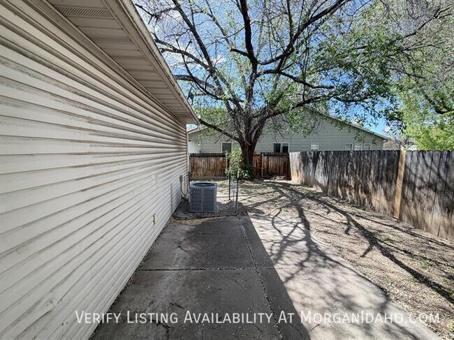 Building Photo - 6698 Poplar-
