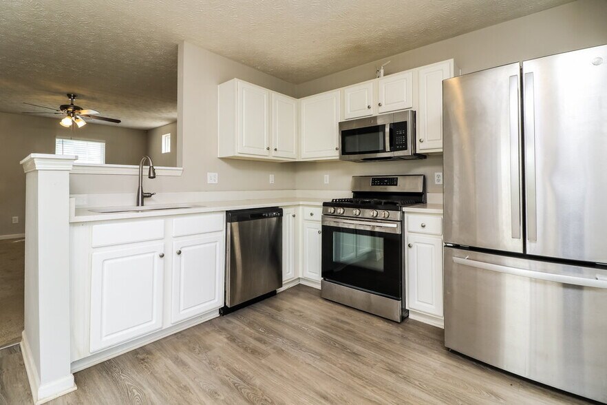 Building Photo - 141 Oak Grove Pl
