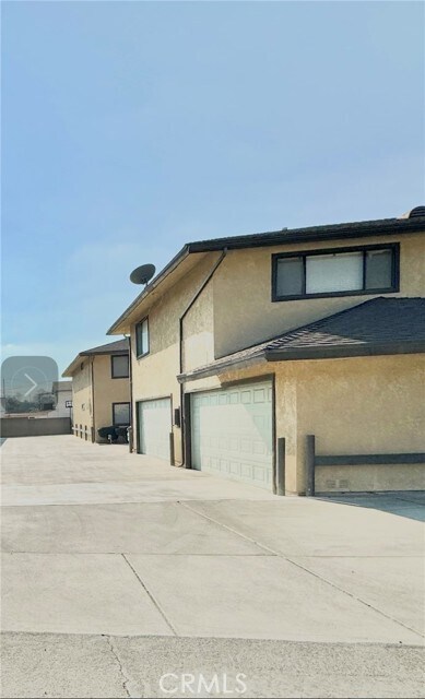 Building Photo - 596 N Valencia Pl