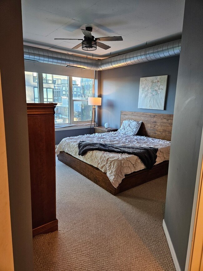 Building Photo - 909 W Washington Blvd