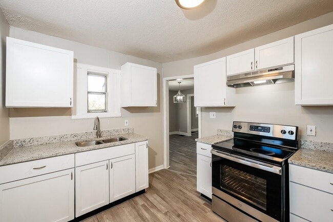 Building Photo - 3772 N Parker Ave