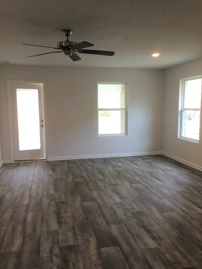 Building Photo - Beautiful 3/2 Family home in Beulah- Close to Navy Federal Credit Union Main Campus!