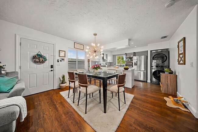 Building Photo - 197 SE Village Dr