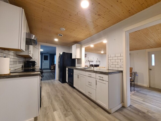 Building Photo - Charming Two Bedroom Ranch in Coloma