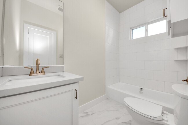 Building Photo - 122 Sidney St