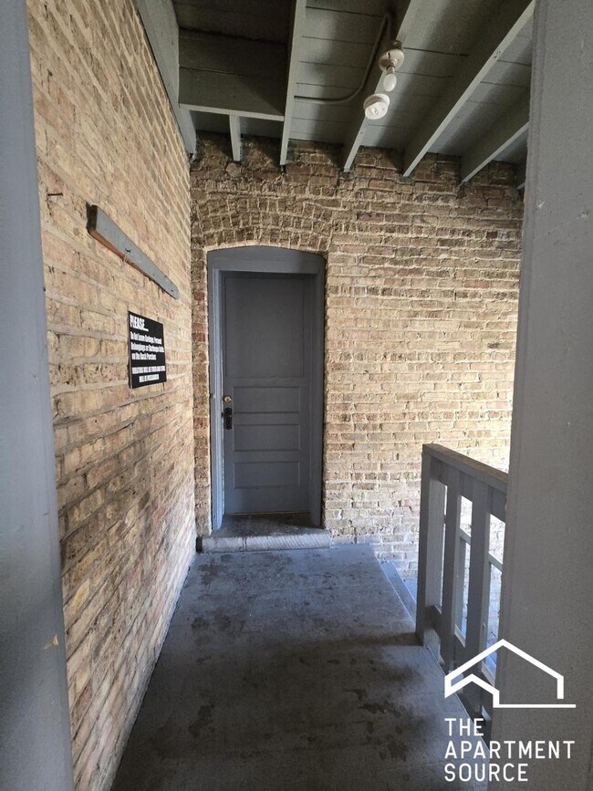 Building Photo - 2350 W Touhy Ave