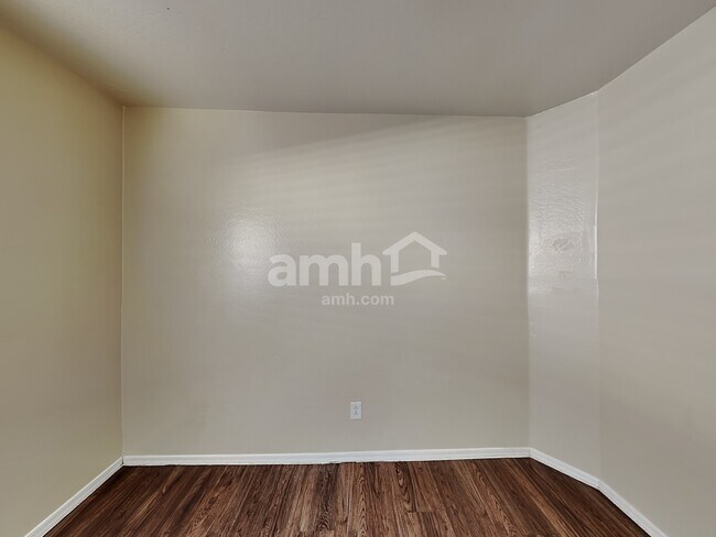 Building Photo - 3712 W Darrow St