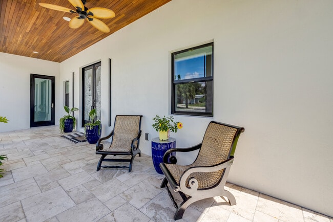 Building Photo - 1707 N Peninsula Ave